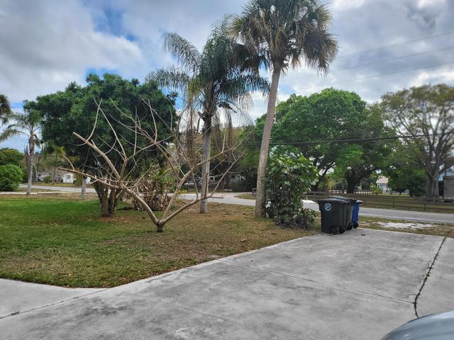 520 Tumblin Kling Road, Fort Pierce, FL 34982