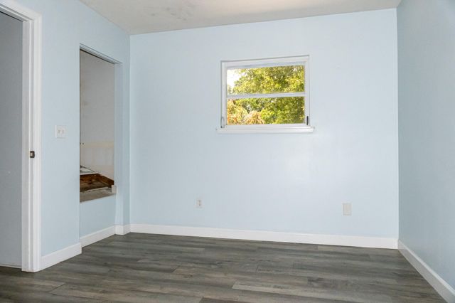 520 Tumblin Kling Road, Fort Pierce, FL 34982