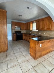 818 N Commerce Street, Baytown, TX 77520