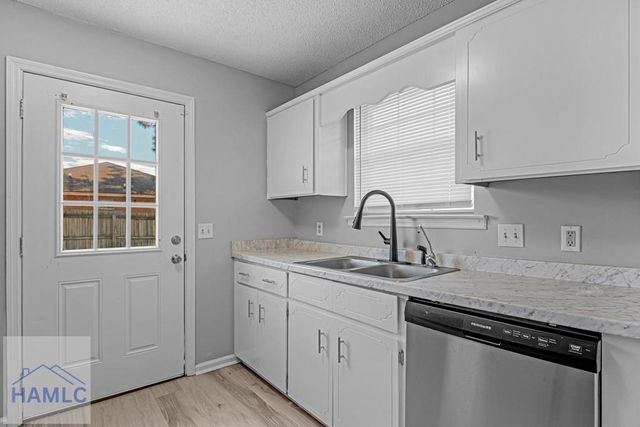 1240 Pineridge Way, Hinesville, GA 31313