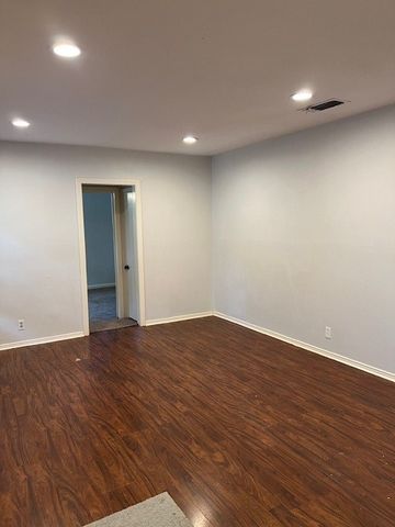 909 Sunnyvale Drive, Arlington, TX 76010