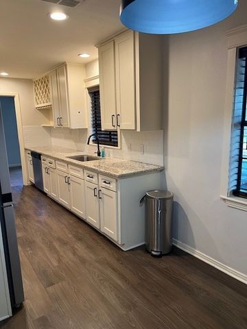 909 Sunnyvale Drive, Arlington, TX 76010