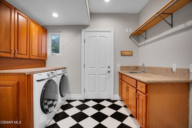 1995 Rudolph Drive, Newbury Park, CA 91320