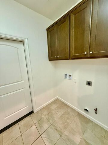 1762 Bolton Avenue, Tulare, CA 93274