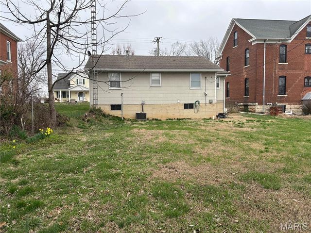 230 N Walnut Street, Perryville, MO 63775