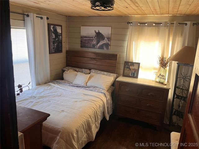 20285 95th Street East, Webbers Falls, OK 74470