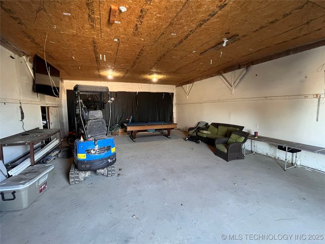 20285 95th Street East, Webbers Falls, OK 74470