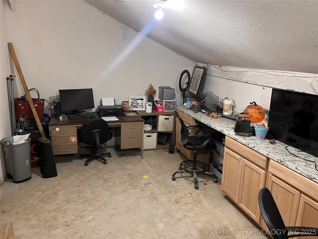 20285 95th Street East, Webbers Falls, OK 74470