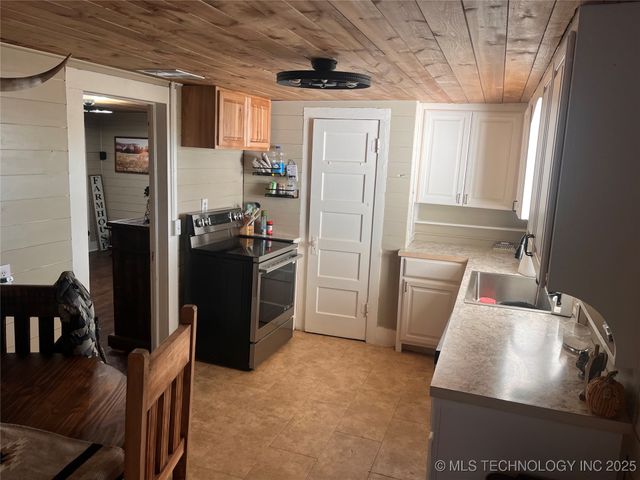 20285 95th Street East, Webbers Falls, OK 74470