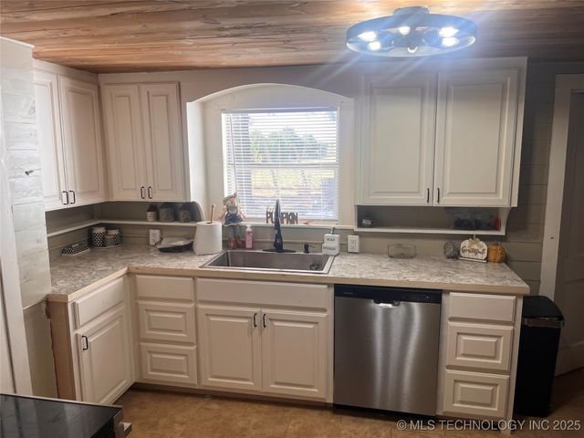 20285 95th Street East, Webbers Falls, OK 74470