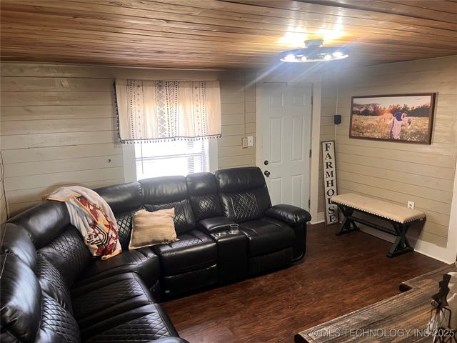 20285 95th Street East, Webbers Falls, OK 74470