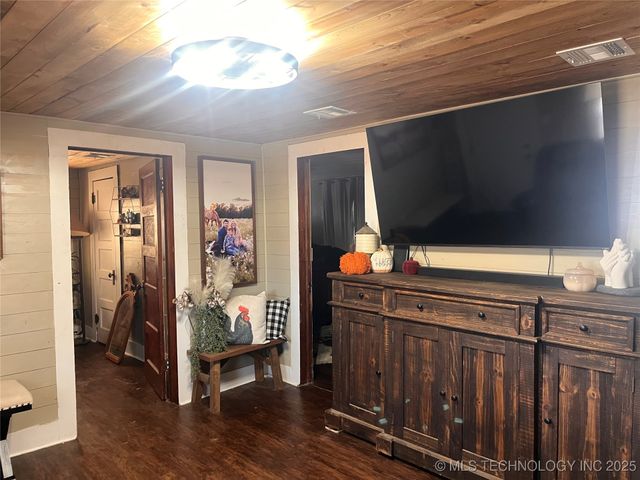 20285 95th Street East, Webbers Falls, OK 74470