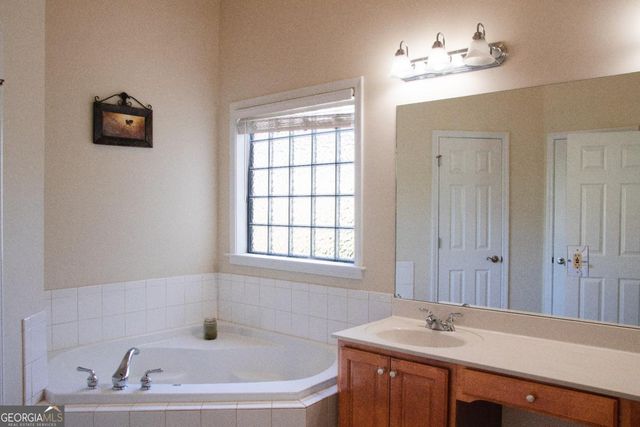 240 Miracle Lane, Fayetteville, GA 30215
