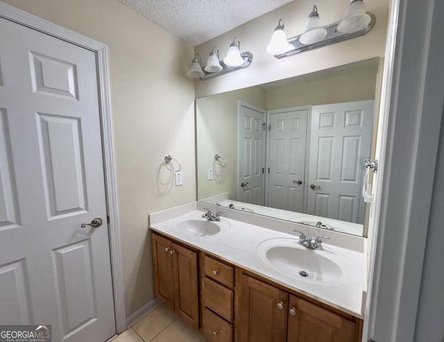 240 Miracle Lane, Fayetteville, GA 30215