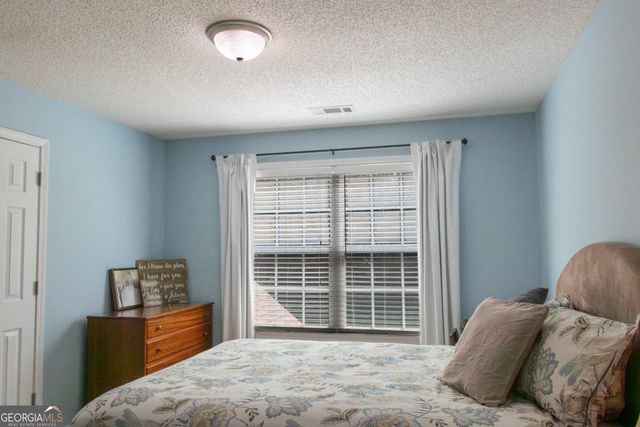 240 Miracle Lane, Fayetteville, GA 30215