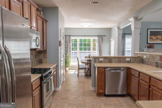 240 Miracle Lane, Fayetteville, GA 30215