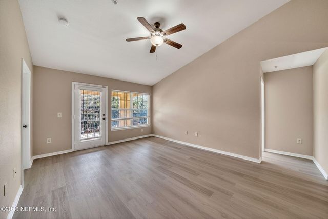 7800 POINT MEADOWS Drive 934, Jacksonville, FL 32256