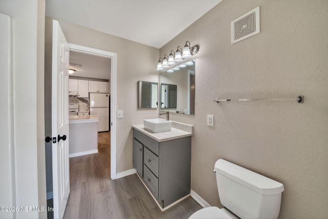 7800 POINT MEADOWS Drive 934, Jacksonville, FL 32256