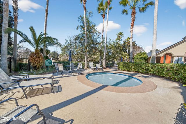 7800 POINT MEADOWS Drive 934, Jacksonville, FL 32256