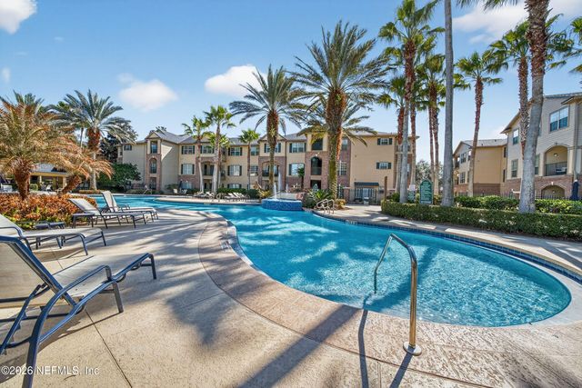 7800 POINT MEADOWS Drive 934, Jacksonville, FL 32256