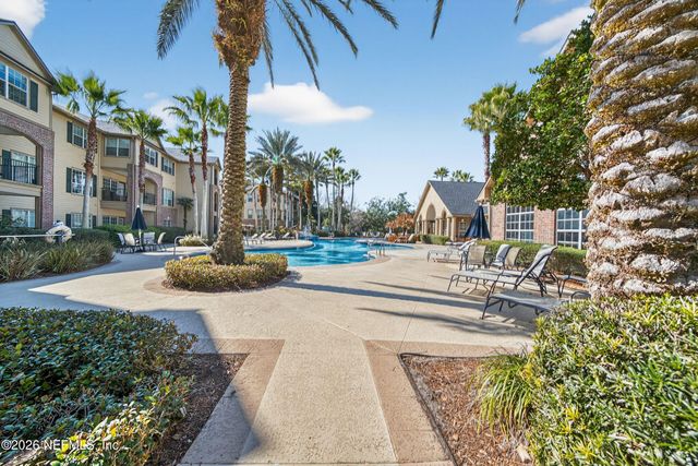 7800 POINT MEADOWS Drive 934, Jacksonville, FL 32256