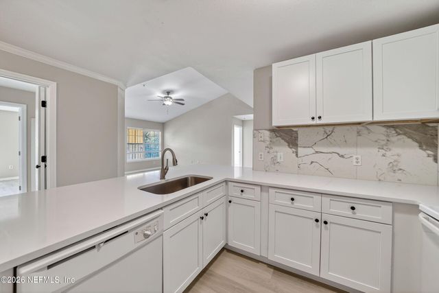 7800 POINT MEADOWS Drive 934, Jacksonville, FL 32256