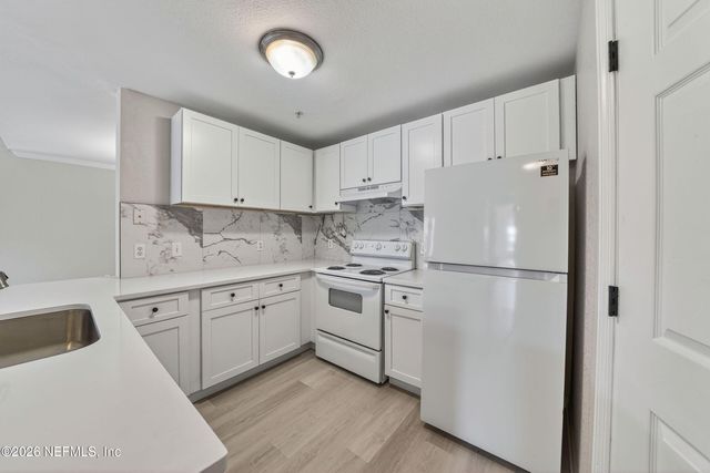 7800 POINT MEADOWS Drive 934, Jacksonville, FL 32256