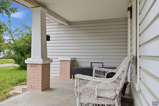 528 NE Sardou AVE, Topeka, KS 66608