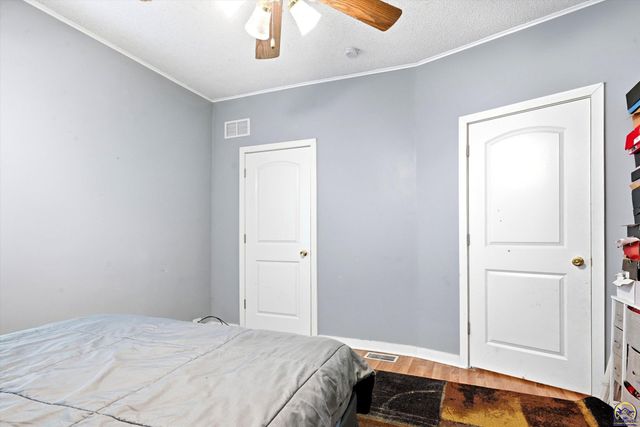 528 NE Sardou AVE, Topeka, KS 66608