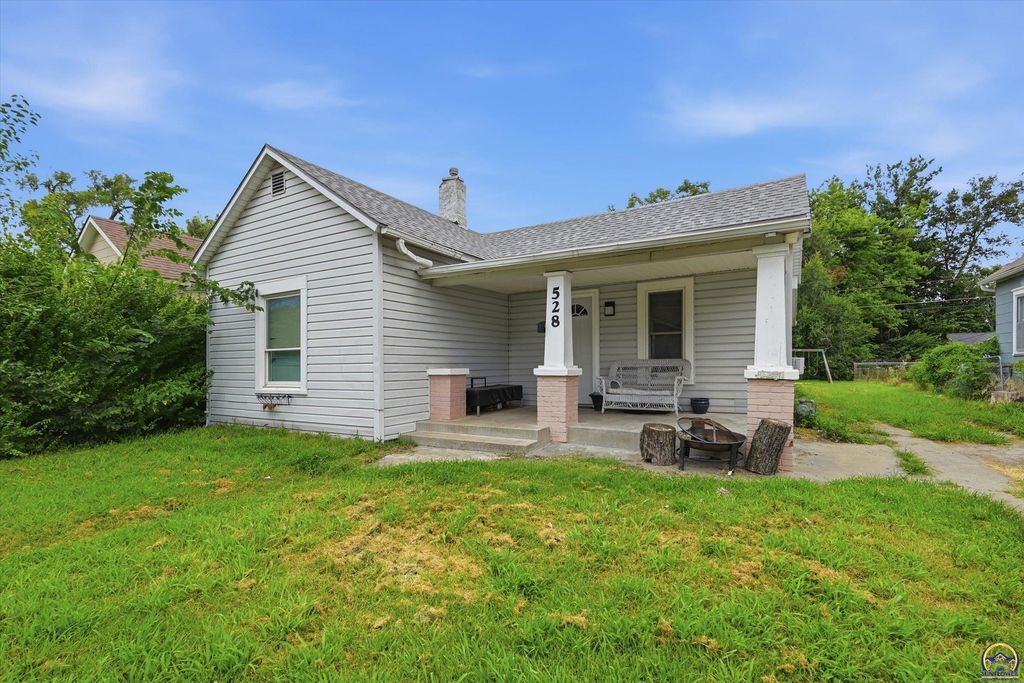 528 NE Sardou AVE, Topeka, KS 66608