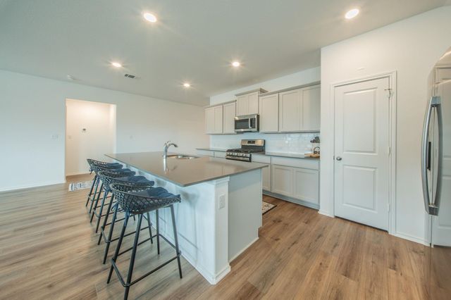 1704 Cobblecrest LN, Leander, TX 78641