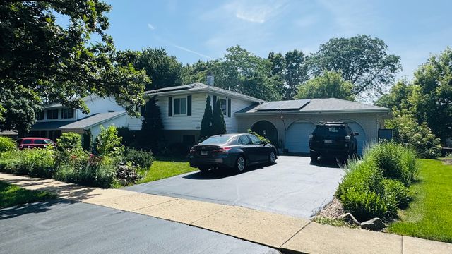 3220 Saratoga Avenue, Downers Grove, IL 60515