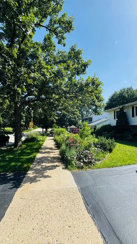 3220 Saratoga Avenue, Downers Grove, IL 60515