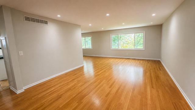 3220 Saratoga Avenue, Downers Grove, IL 60515