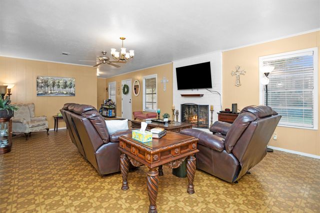 5206 Lotus Lane, Lufkin, TX 75904