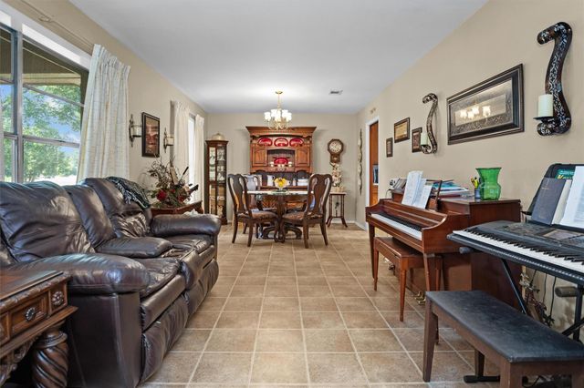 5206 Lotus Lane, Lufkin, TX 75904