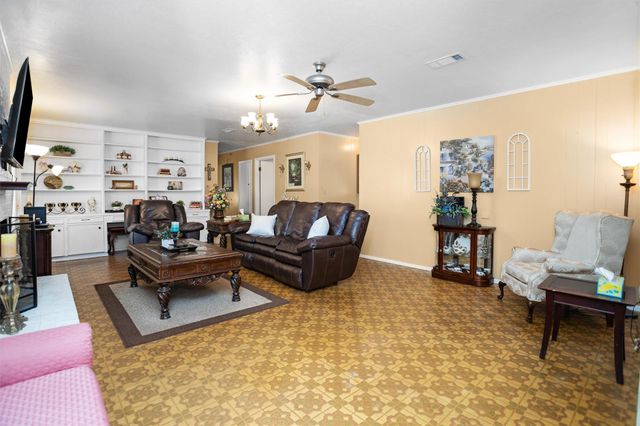 5206 Lotus Lane, Lufkin, TX 75904