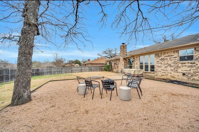 605 Steeplechase Drive, Bedford, TX 76021