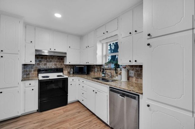 605 Steeplechase Drive, Bedford, TX 76021