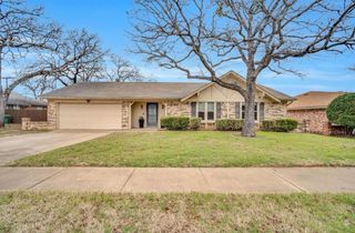 605 Steeplechase Drive, Bedford, TX 76021