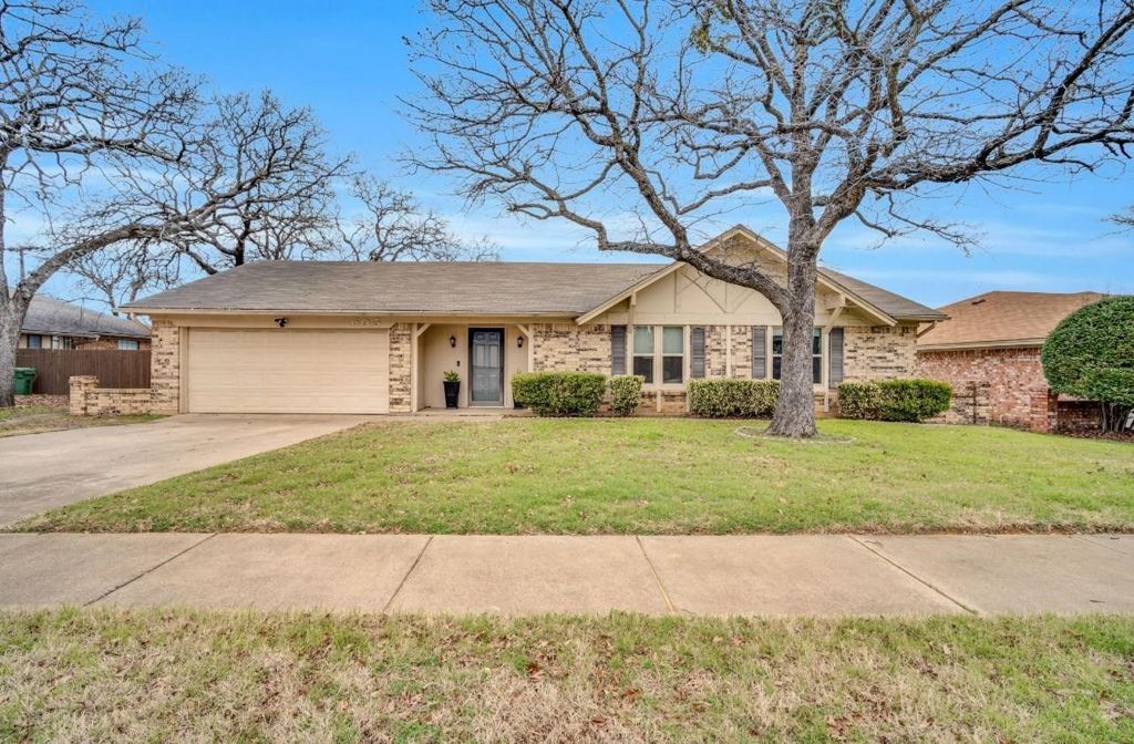 605 Steeplechase Drive, Bedford, TX 76021