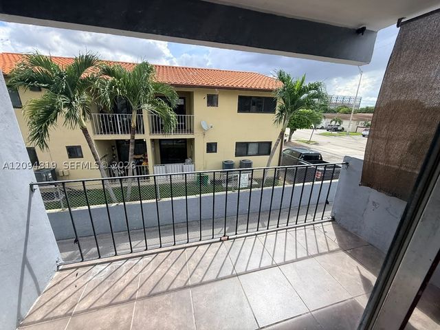 1285 W 26th Pl 205, Hialeah, FL 33010