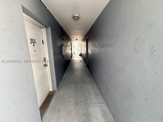 1285 W 26th Pl 205, Hialeah, FL 33010