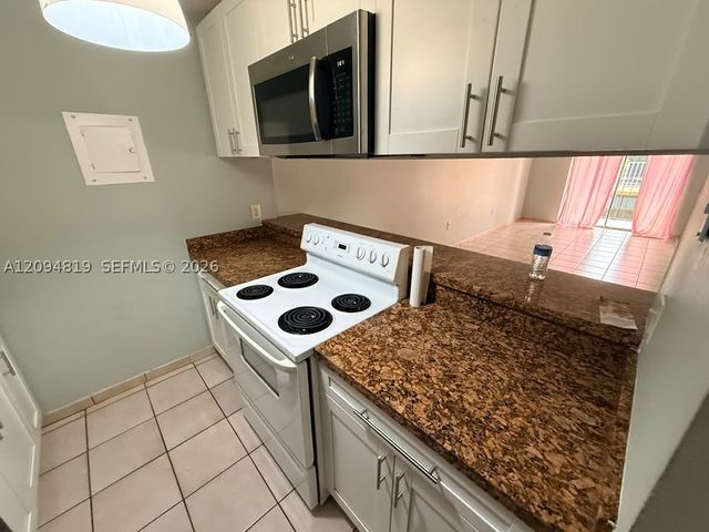 1285 W 26th Pl 205, Hialeah, FL 33010