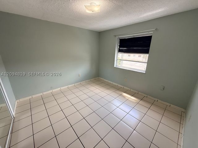 1285 W 26th Pl 205, Hialeah, FL 33010