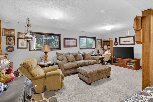 1006 Sandy Bend Road, Castle Rock, WA 98611