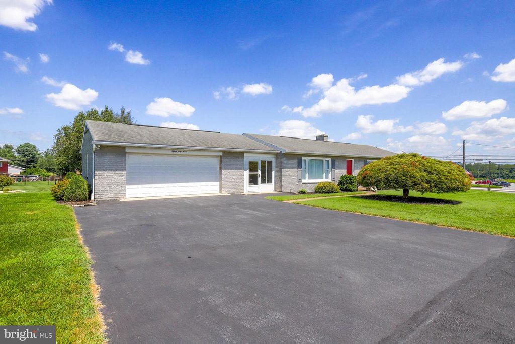 1547 HILLCREST DRIVE, Chambersburg, PA 17202