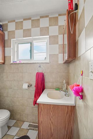 242 N Elizabeth Street, Marine City, MI 48039