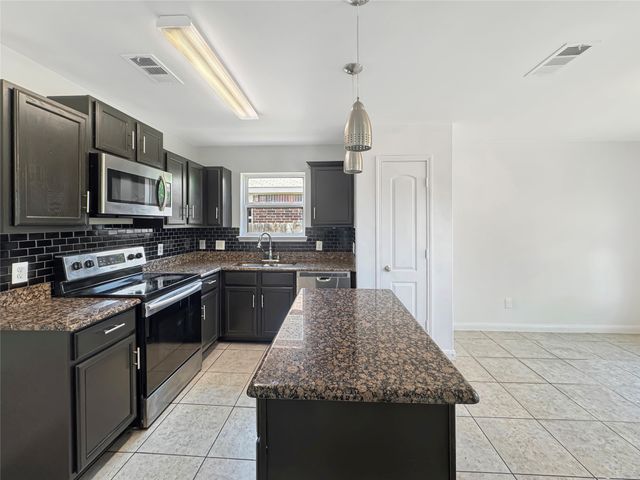 6133 Chalk Hollow Drive, Fort Worth, TX 76179