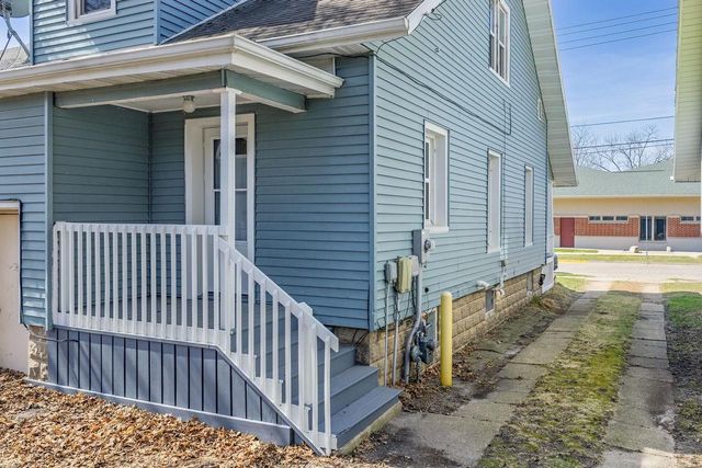 233 S Locust Street, Reedsburg, WI 53959